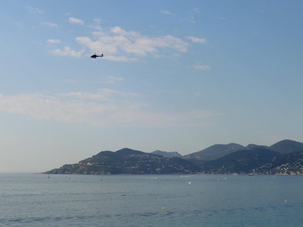 Cannes - view Cap Esterel Extérieur photo