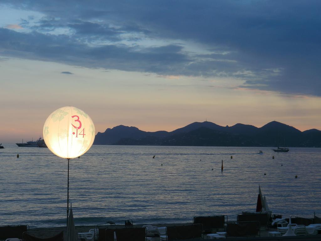 Cannes - view Cap Esterel Extérieur photo
